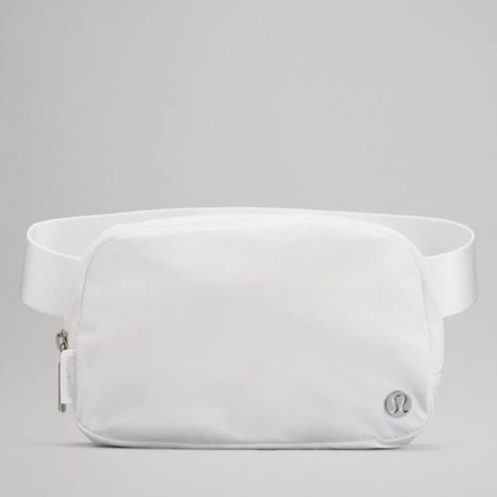 EUC Lululemon Everywhere Belt Bag in Pure White